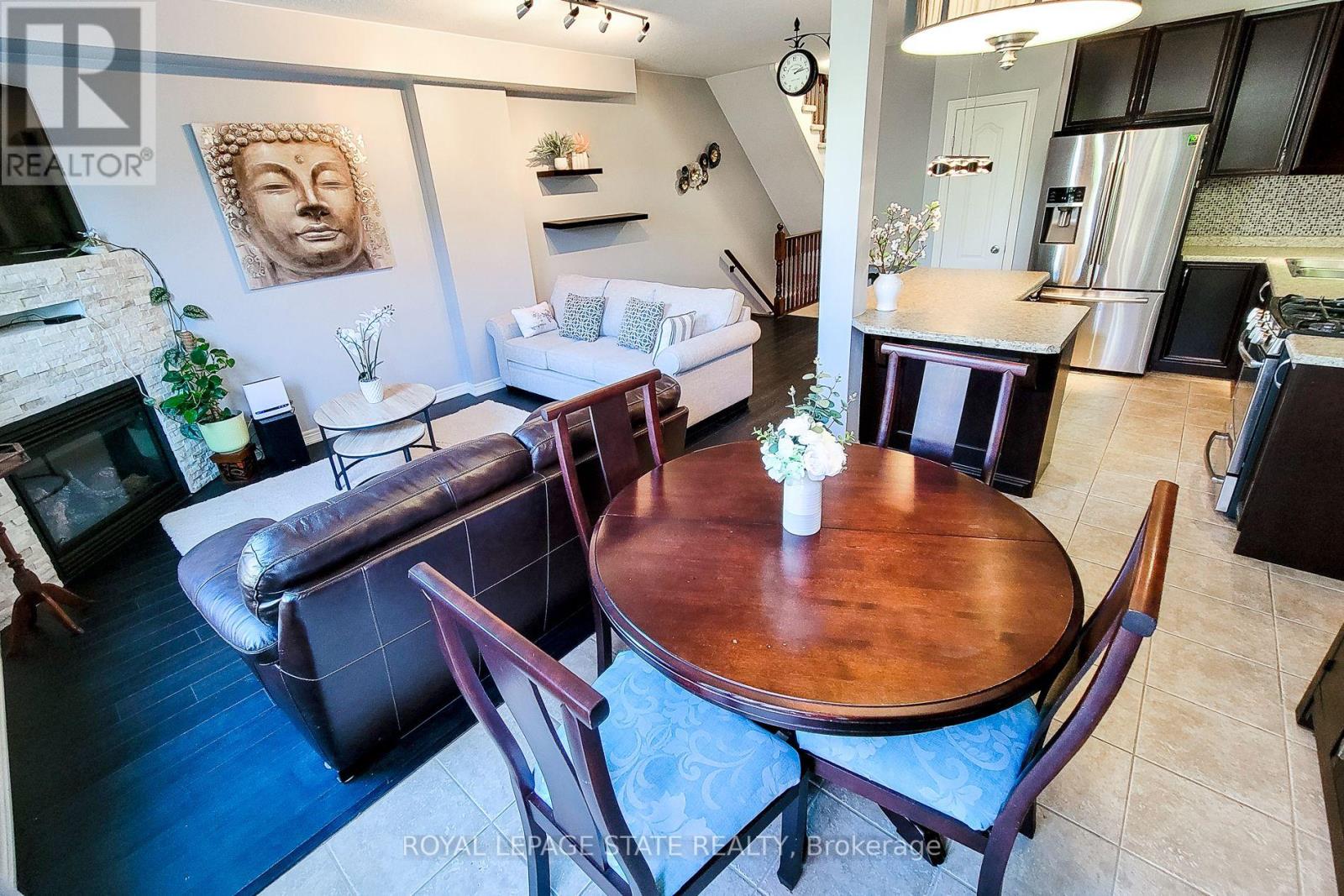 Photo 13 of 110 Marina Point Crescent, Hamilton ON