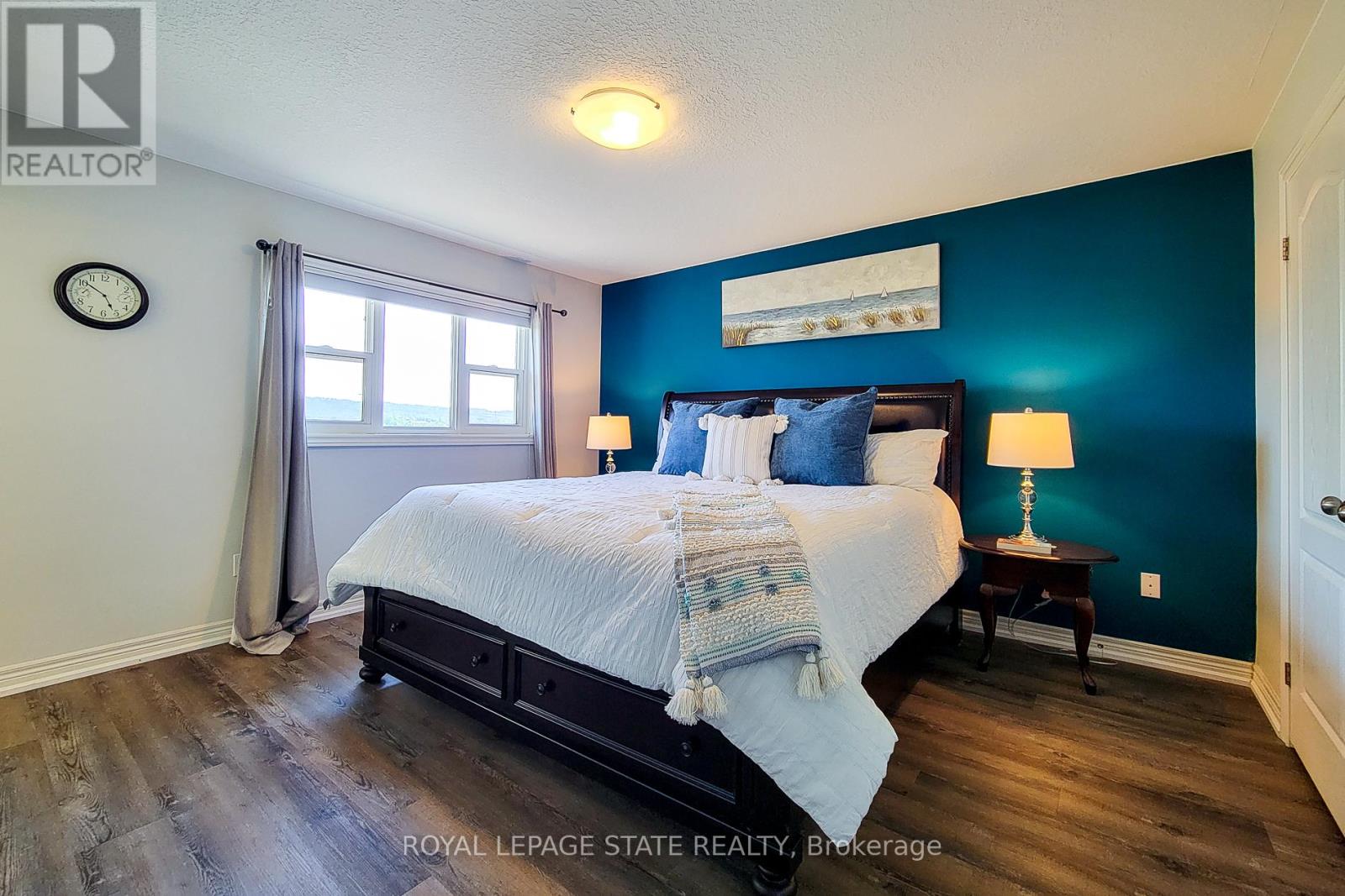 Photo 17 of 110 Marina Point Crescent, Hamilton ON