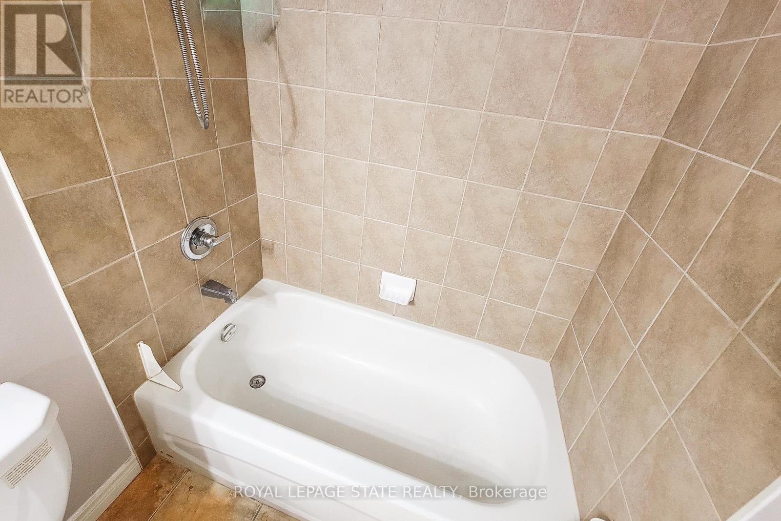 Photo 34 of 110 Marina Point Crescent, Hamilton ON