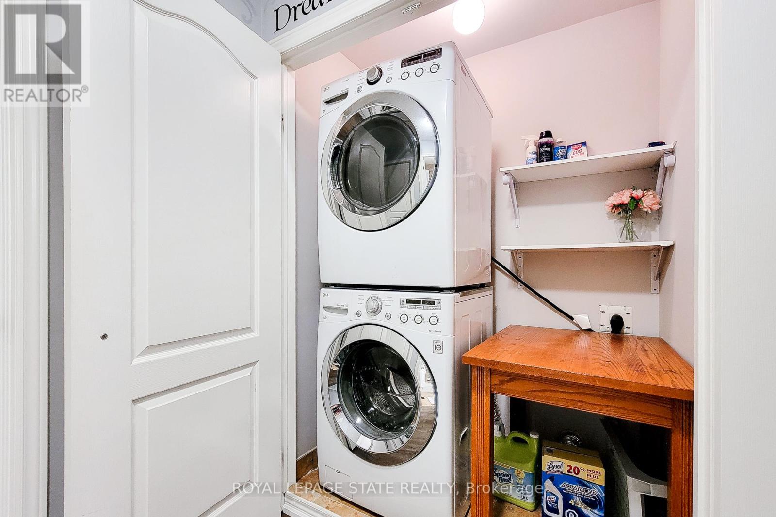 Photo 22 of 110 Marina Point Crescent, Hamilton ON