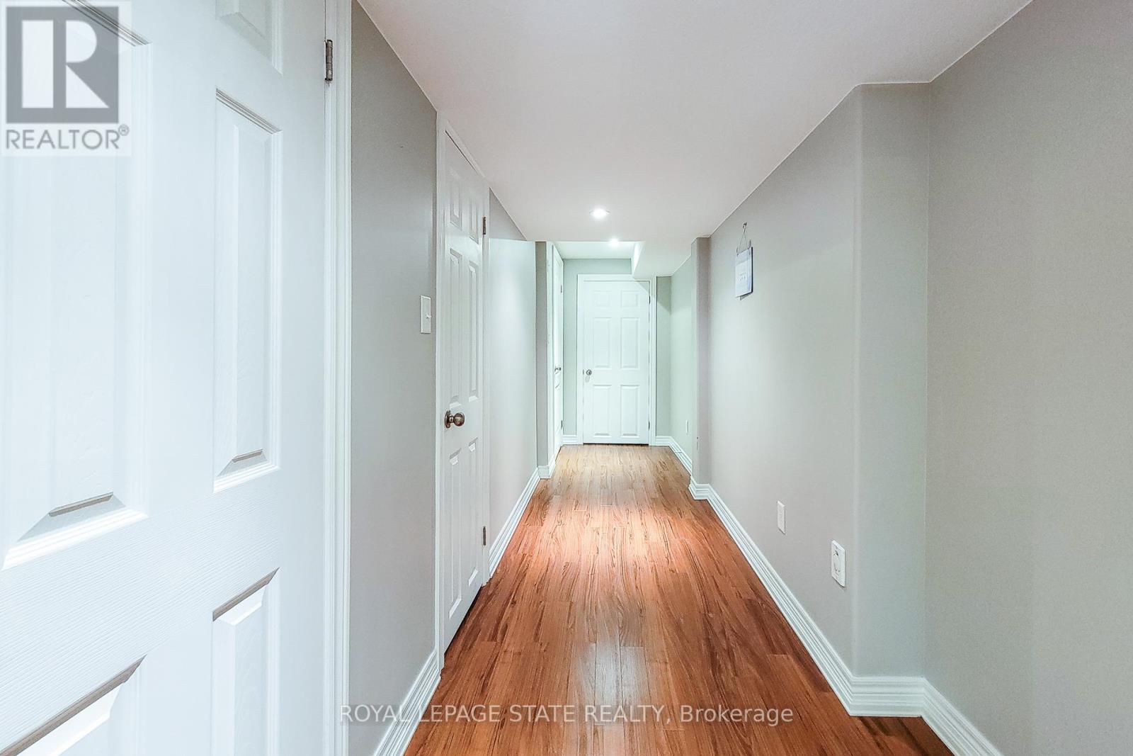 Photo 23 of 110 Marina Point Crescent, Hamilton ON