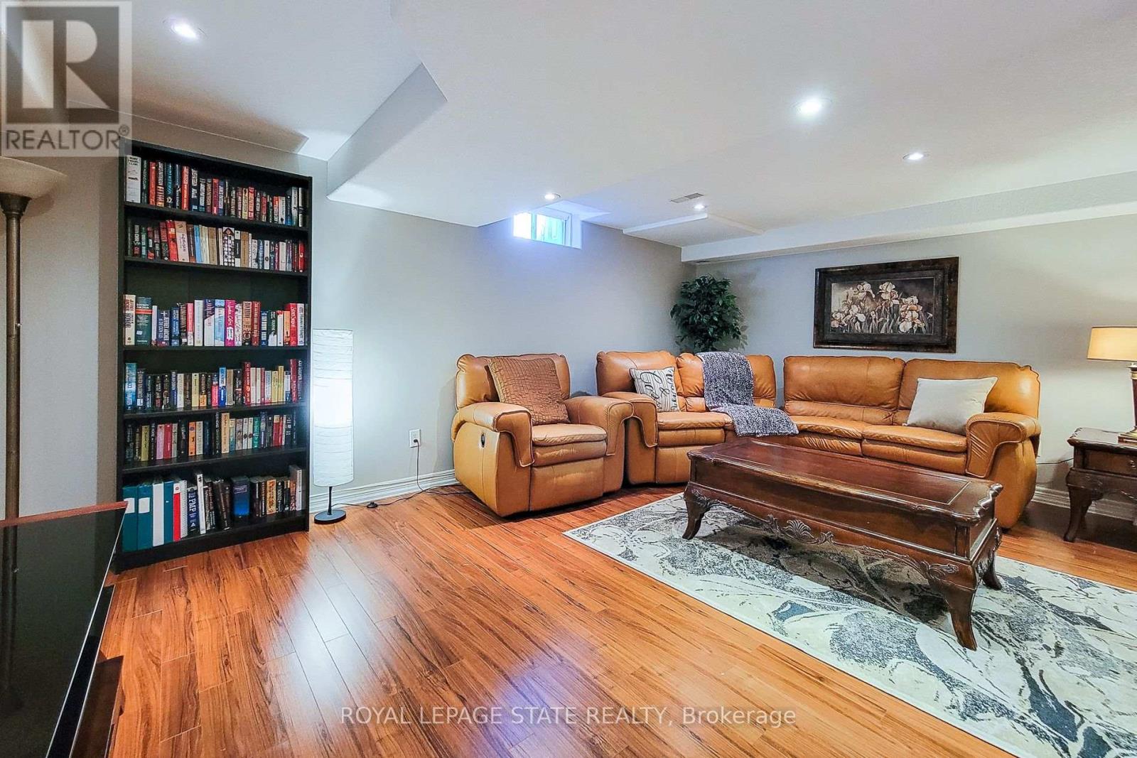 Photo 42 of 110 Marina Point Crescent, Hamilton ON