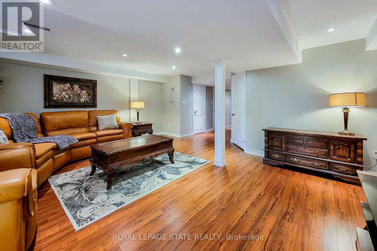 Photo 26 of 110 Marina Point Crescent, Hamilton ON