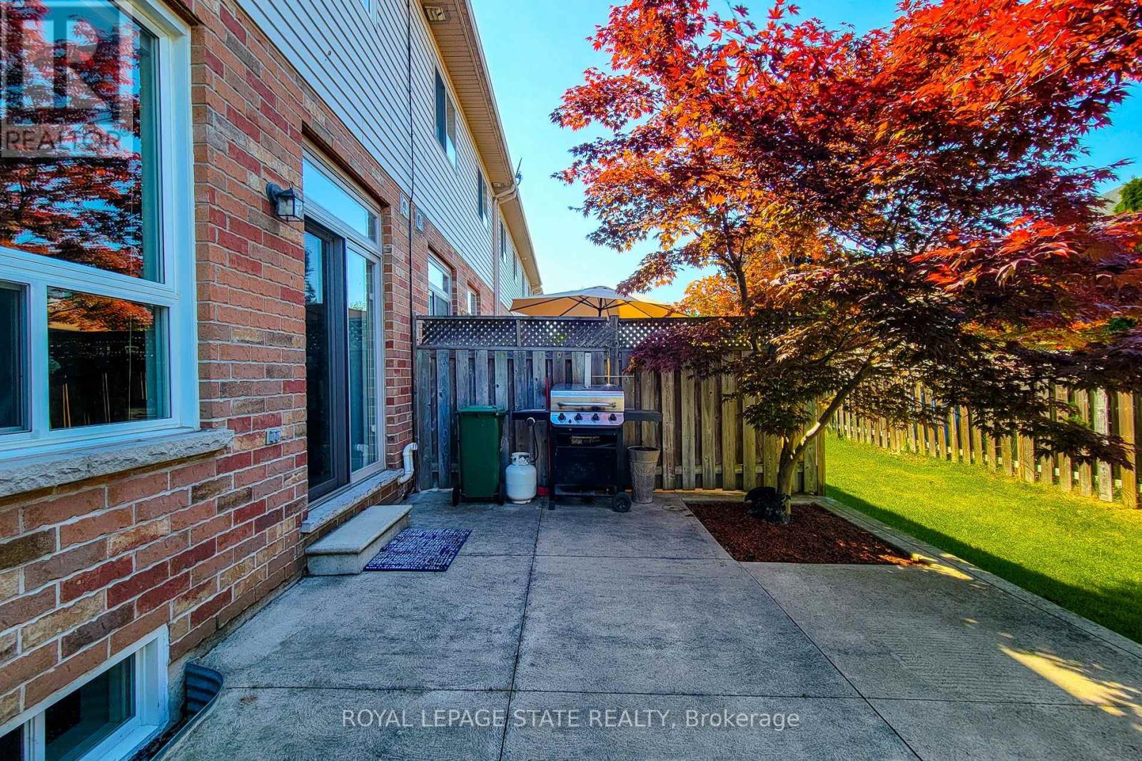 Photo 18 of 110 Marina Point Crescent, Hamilton ON