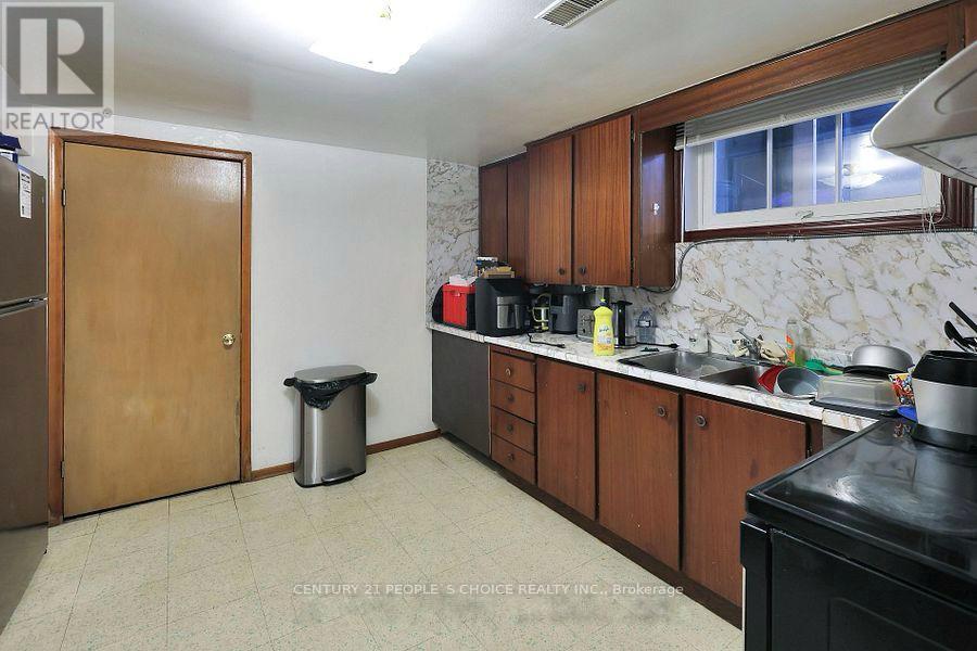 Photo 12 of 122 Rifle Range Road, Hamilton ON