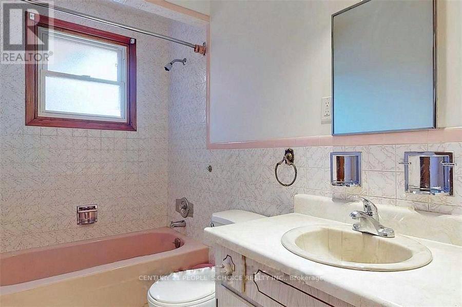 Photo 4 of 122 Rifle Range Road, Hamilton ON