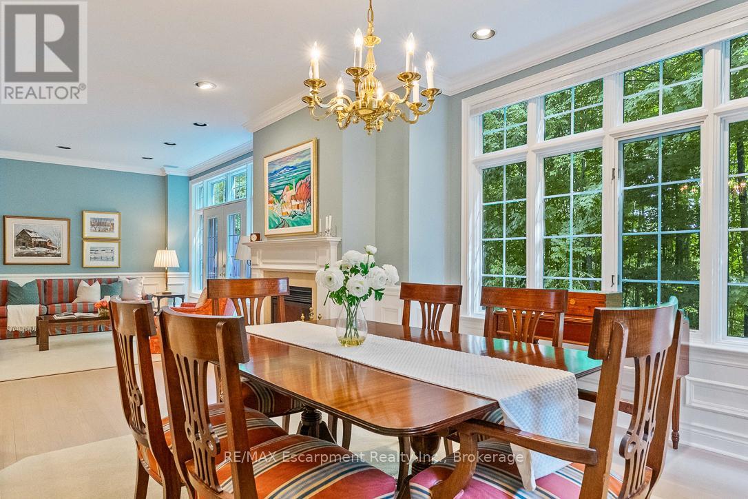 Photo 11 of 16 2303 Hill Ridge Court, Oakville ON