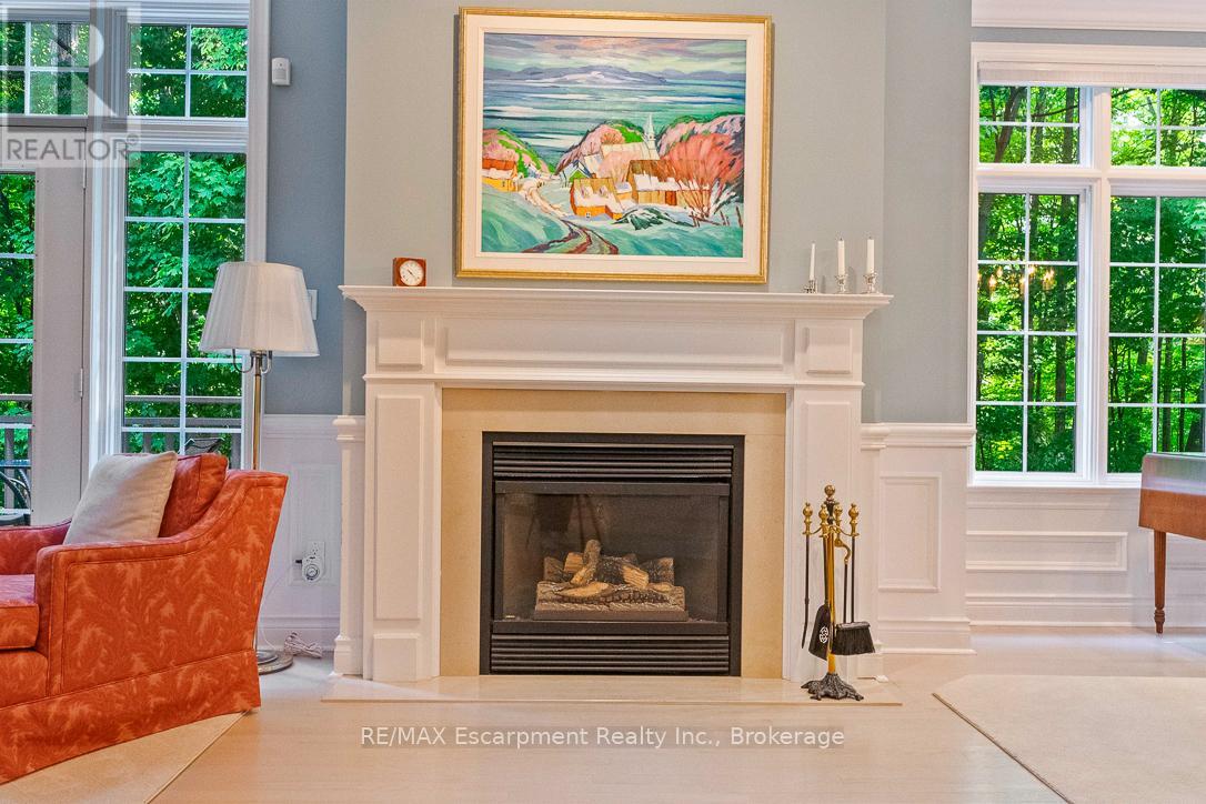 Photo 12 of 16 2303 Hill Ridge Court, Oakville ON