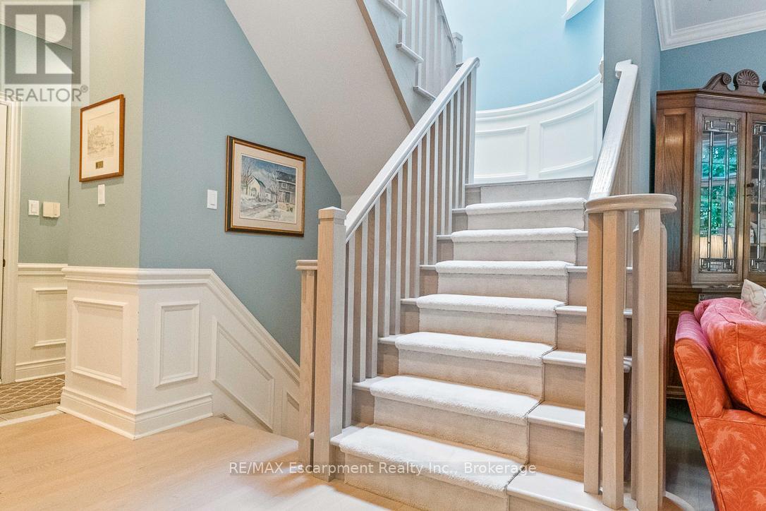 Photo 15 of 16 2303 Hill Ridge Court, Oakville ON
