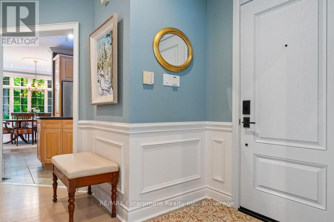 Photo 5 of 16 2303 Hill Ridge Court, Oakville ON