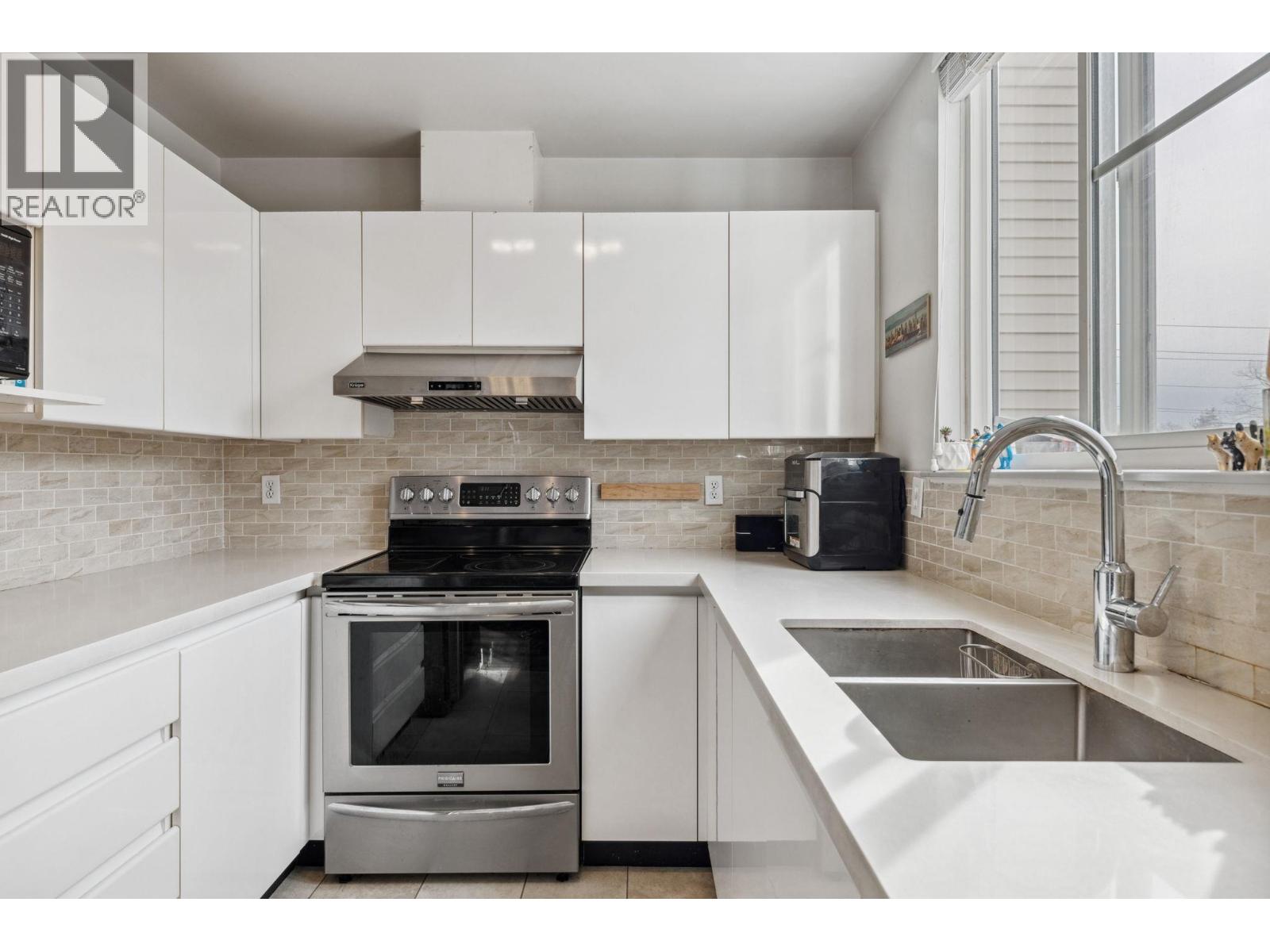 Photo 15 of 5 2711 E Kent Avenue North, Vancouver BC
