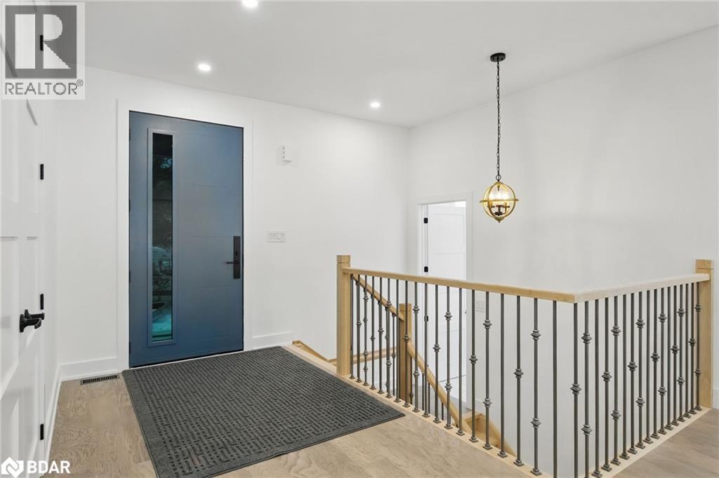 Photo 10 of 48 Iroquois Crescent, Tiny ON