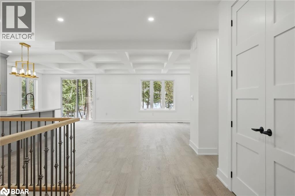 Photo 11 of 48 Iroquois Crescent, Tiny ON