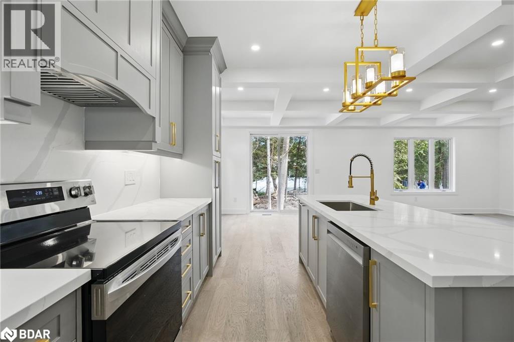 Photo 18 of 48 Iroquois Crescent, Tiny ON