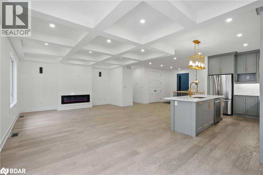 Photo 22 of 48 Iroquois Crescent, Tiny ON