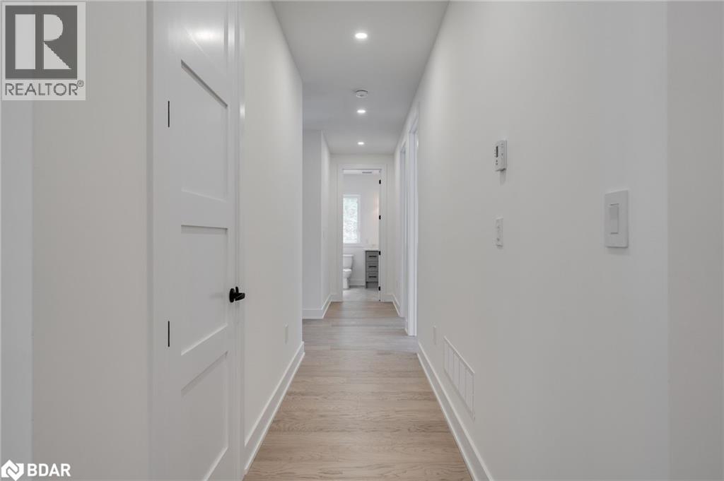 Photo 25 of 48 Iroquois Crescent, Tiny ON