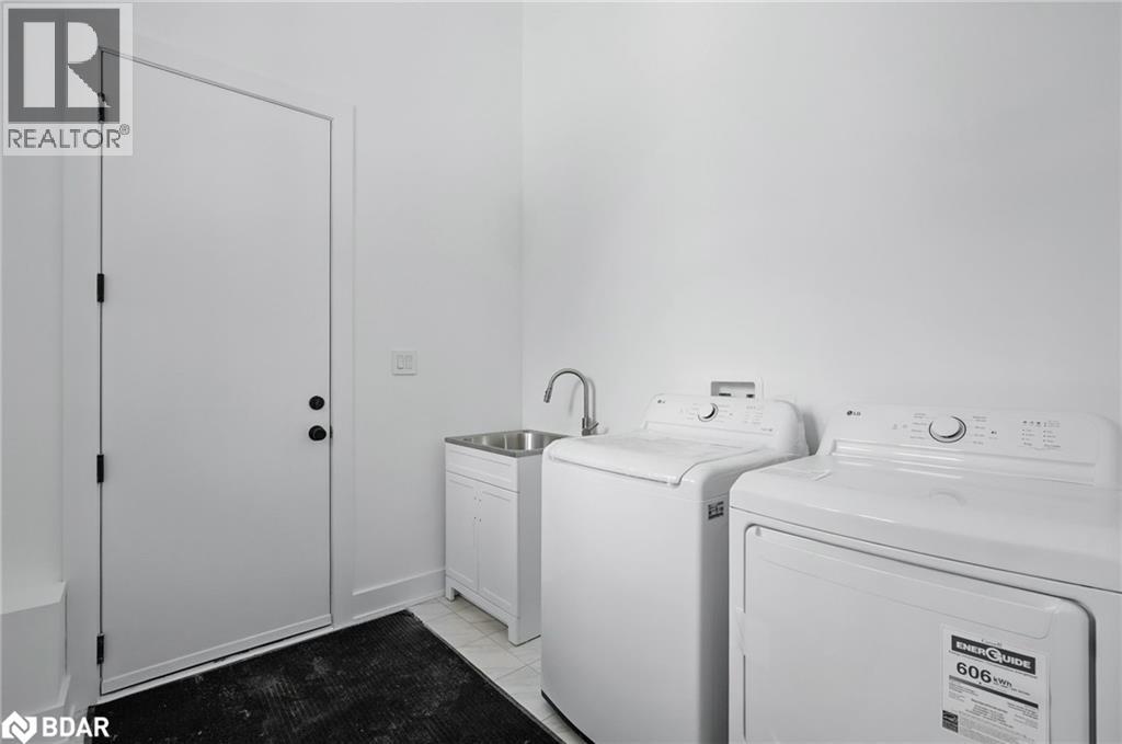 Photo 35 of 48 Iroquois Crescent, Tiny ON