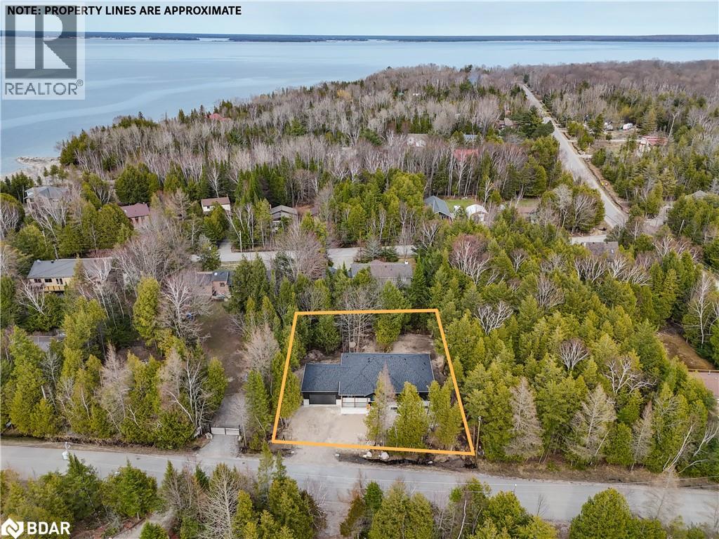 Photo 39 of 48 Iroquois Crescent, Tiny ON