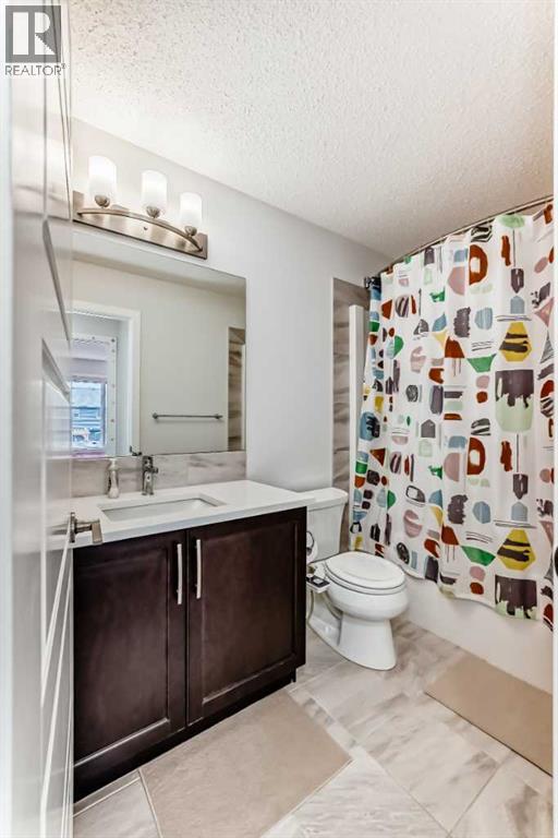 Photo 3 of 59 Belmont Gardens Sw, Calgary AB