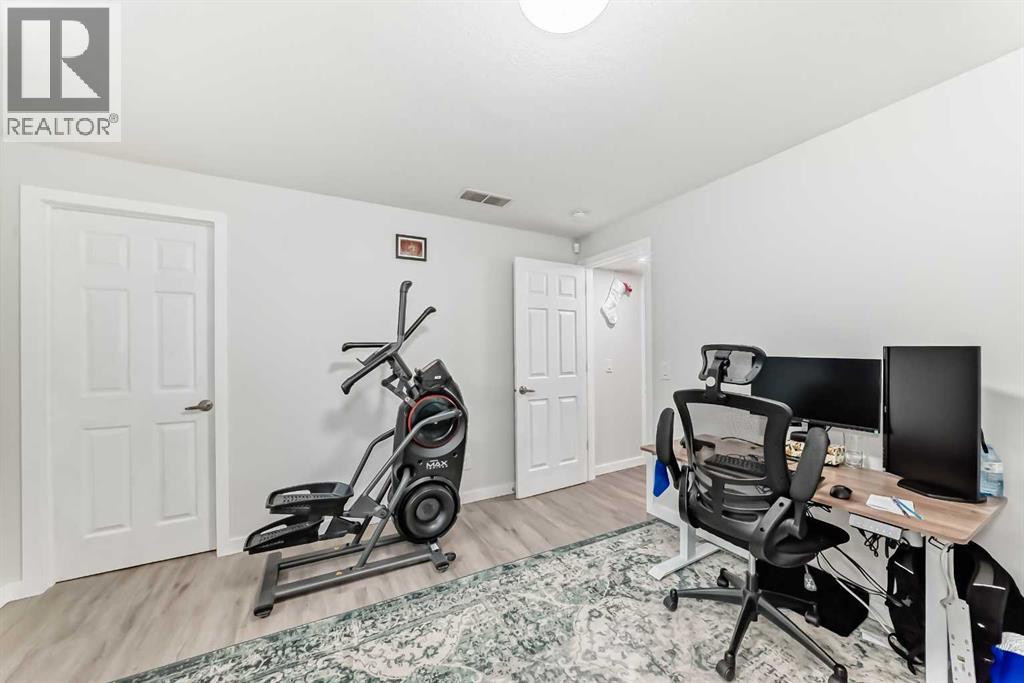 Photo 11 of 59 Belmont Gardens Sw, Calgary AB