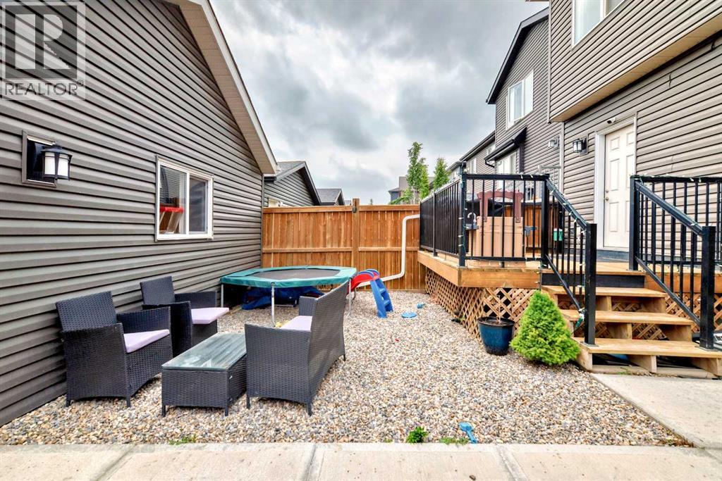 Photo 4 of 59 Belmont Gardens Sw, Calgary AB