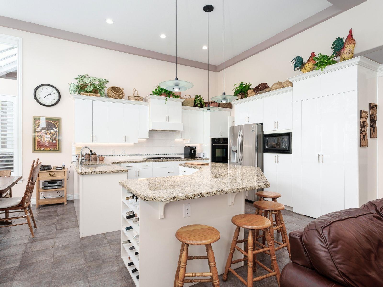 Photo 8 of 3412 Canterbury Drive, Surrey BC
