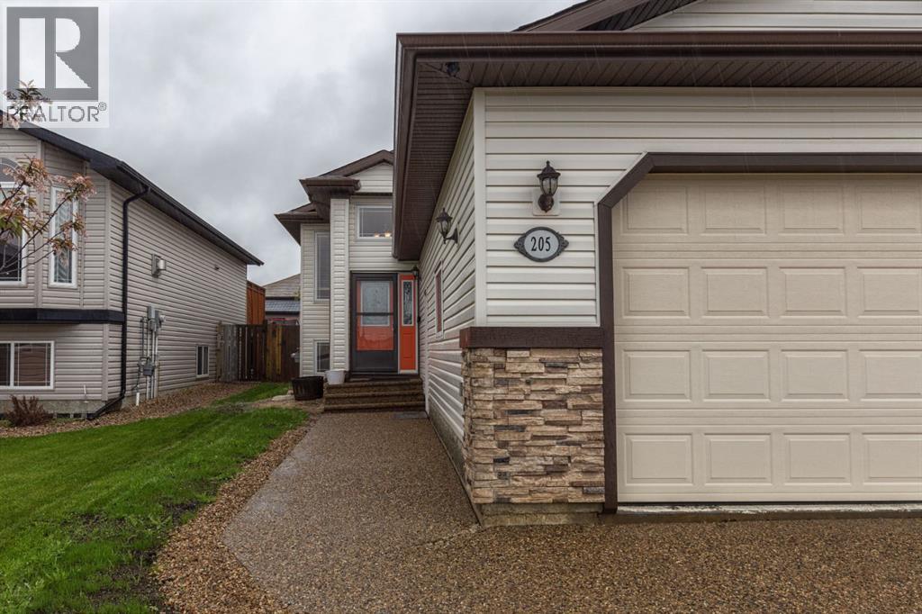 Photo 3 of 205 Elm Street, Fort Mcmurray AB