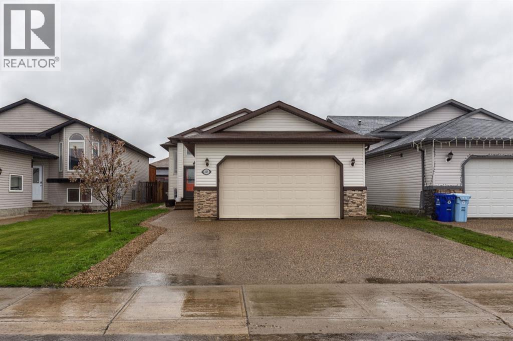 Photo 12 of 205 Elm Street, Fort Mcmurray AB