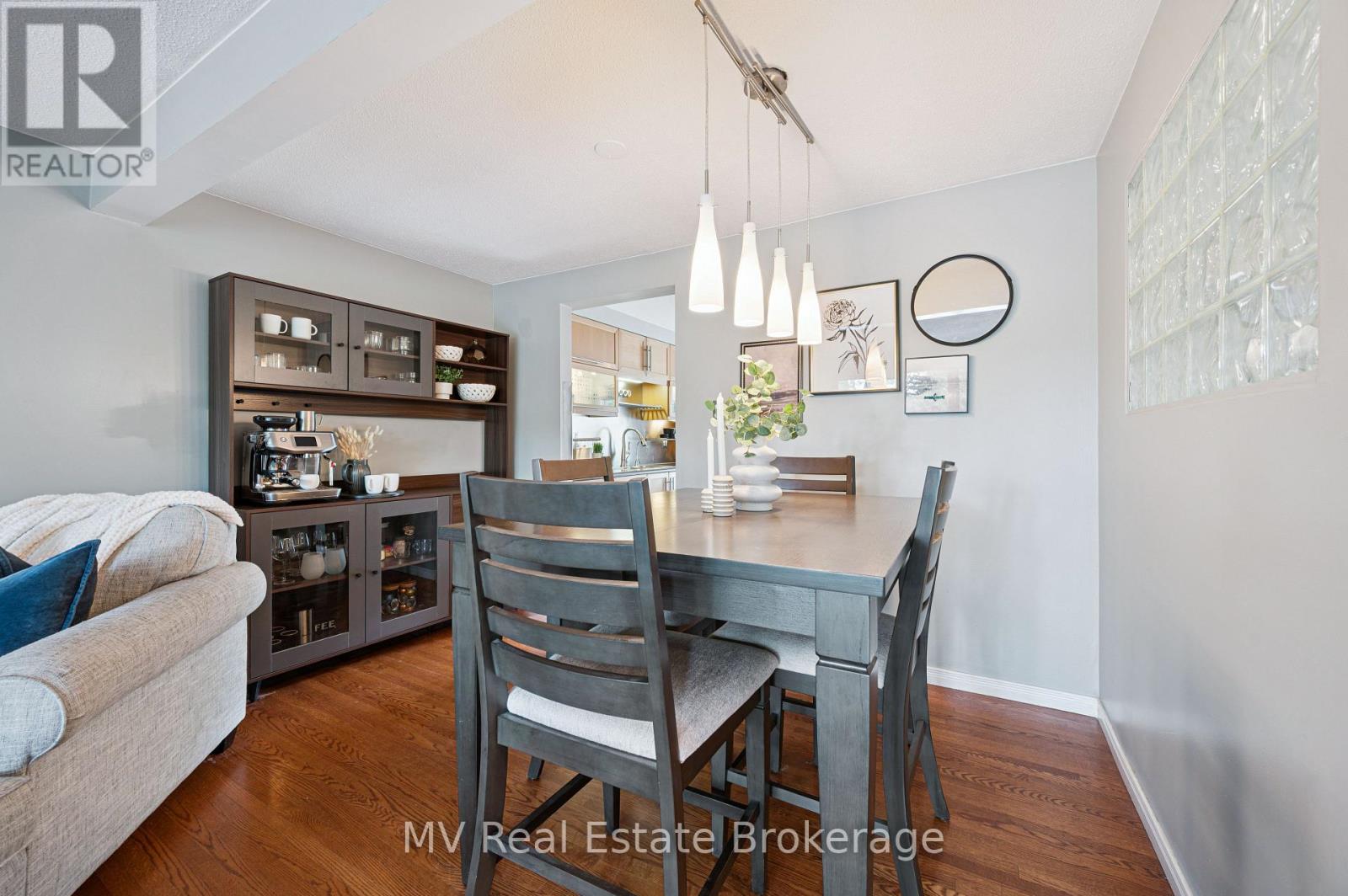 Photo 12 of 434 B Dunvegan Drive, Waterloo ON