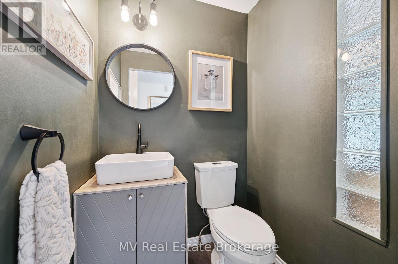 Photo 19 of 434 B Dunvegan Drive, Waterloo ON