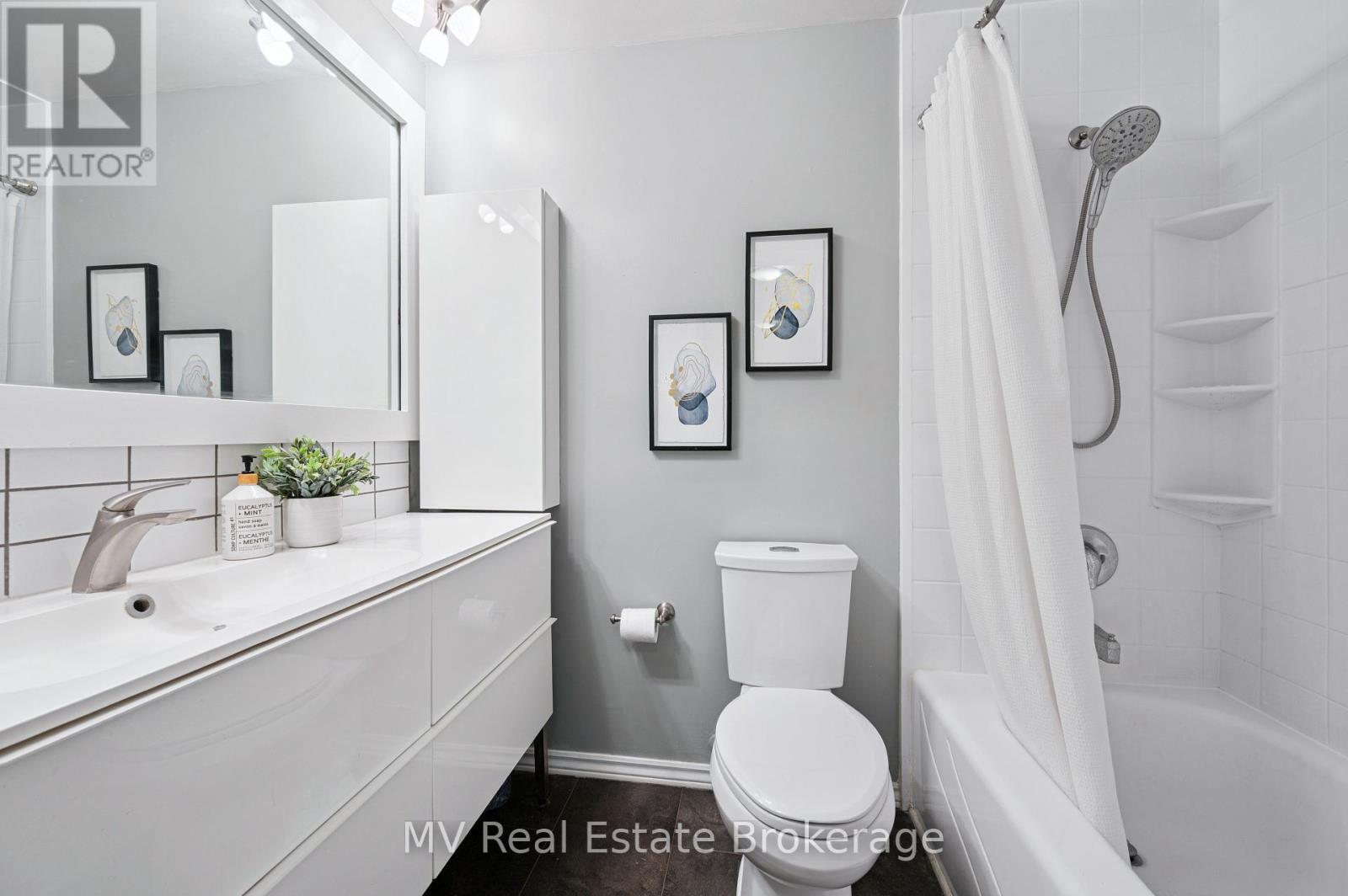 Photo 24 of 434 B Dunvegan Drive, Waterloo ON