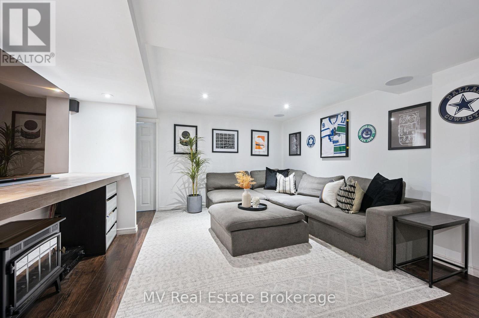 Photo 32 of 434 B Dunvegan Drive, Waterloo ON