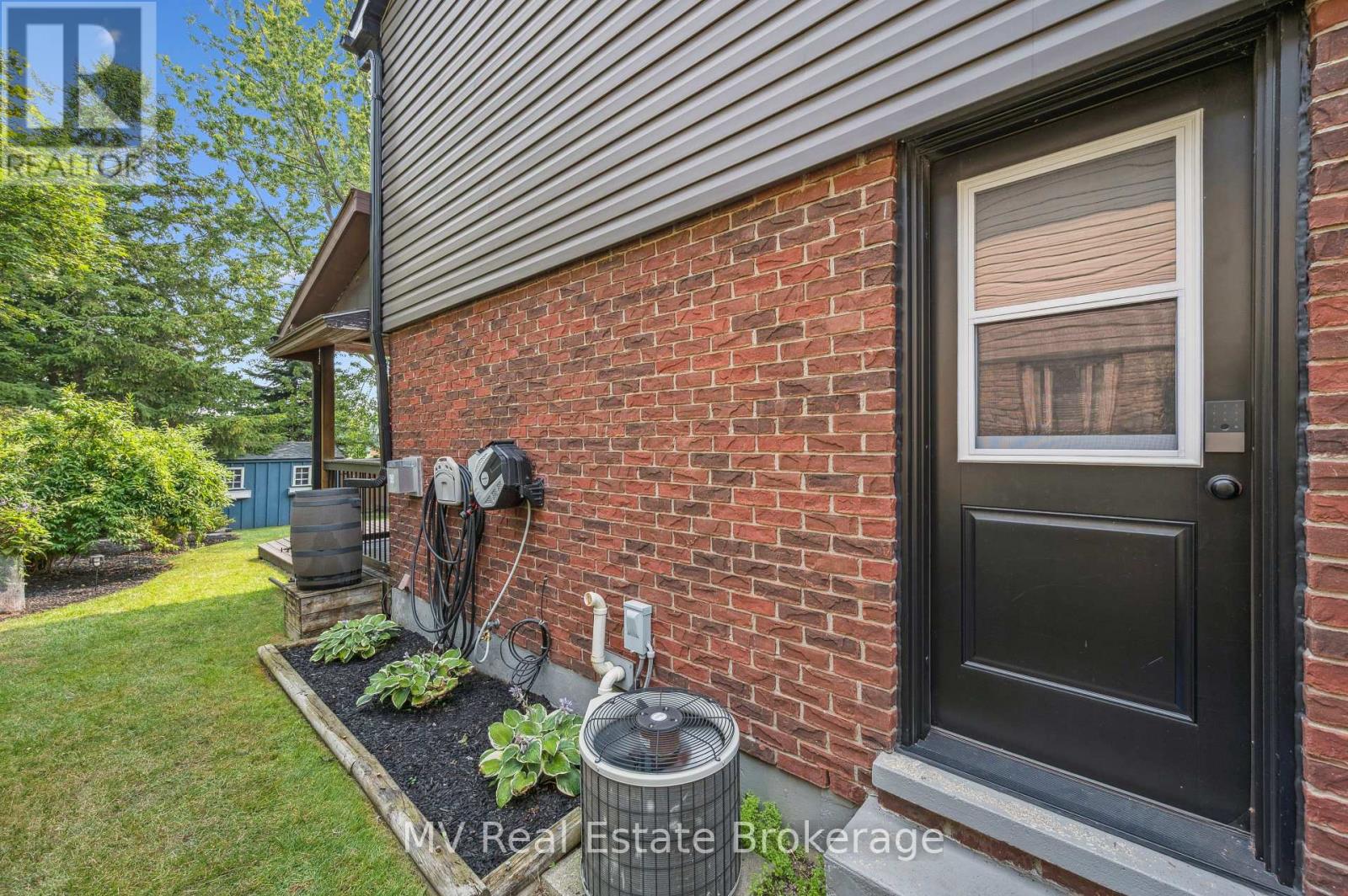 Photo 34 of 434 B Dunvegan Drive, Waterloo ON