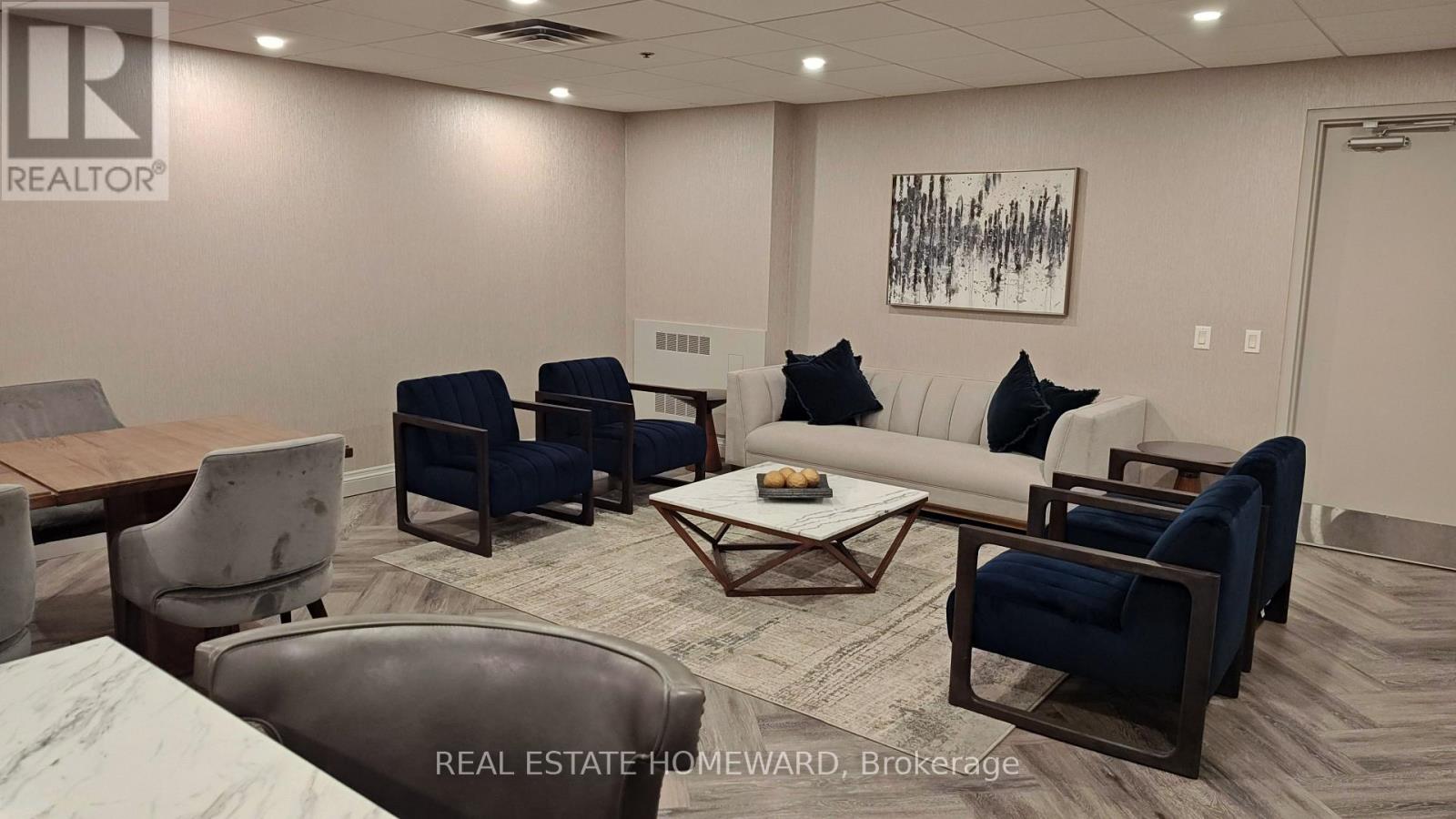 Photo 8 of 417 1 Leaside Park Drive, Toronto ON