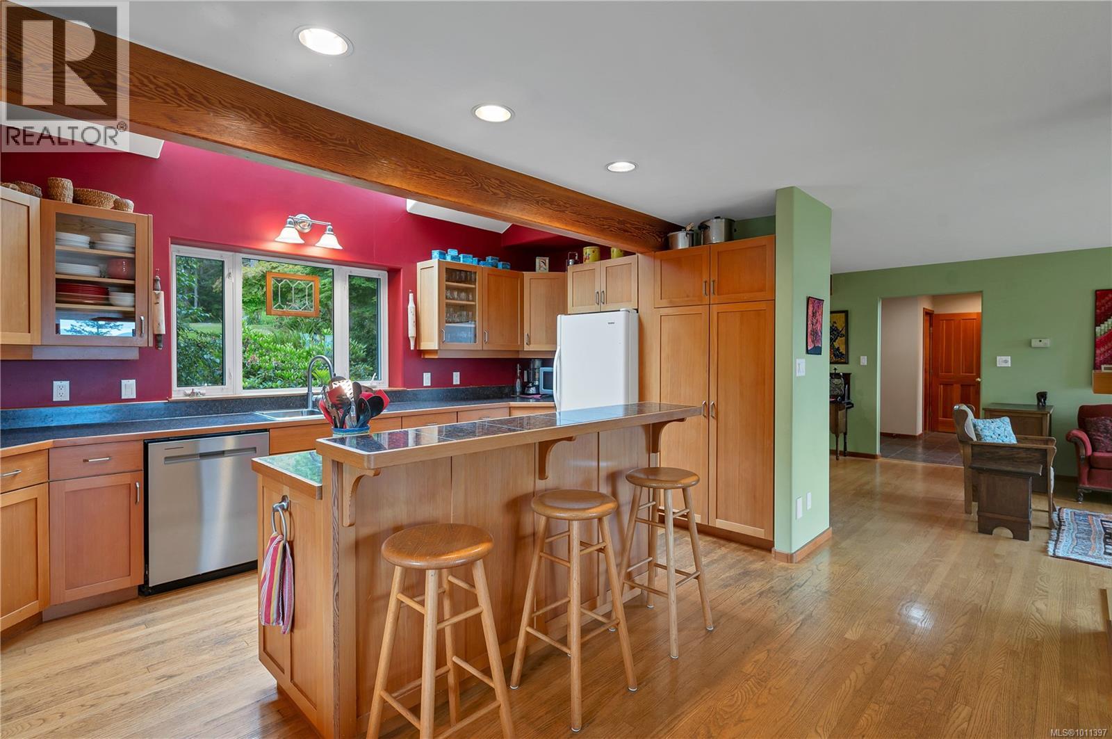 1418 Schooner Rd, Quadra Island