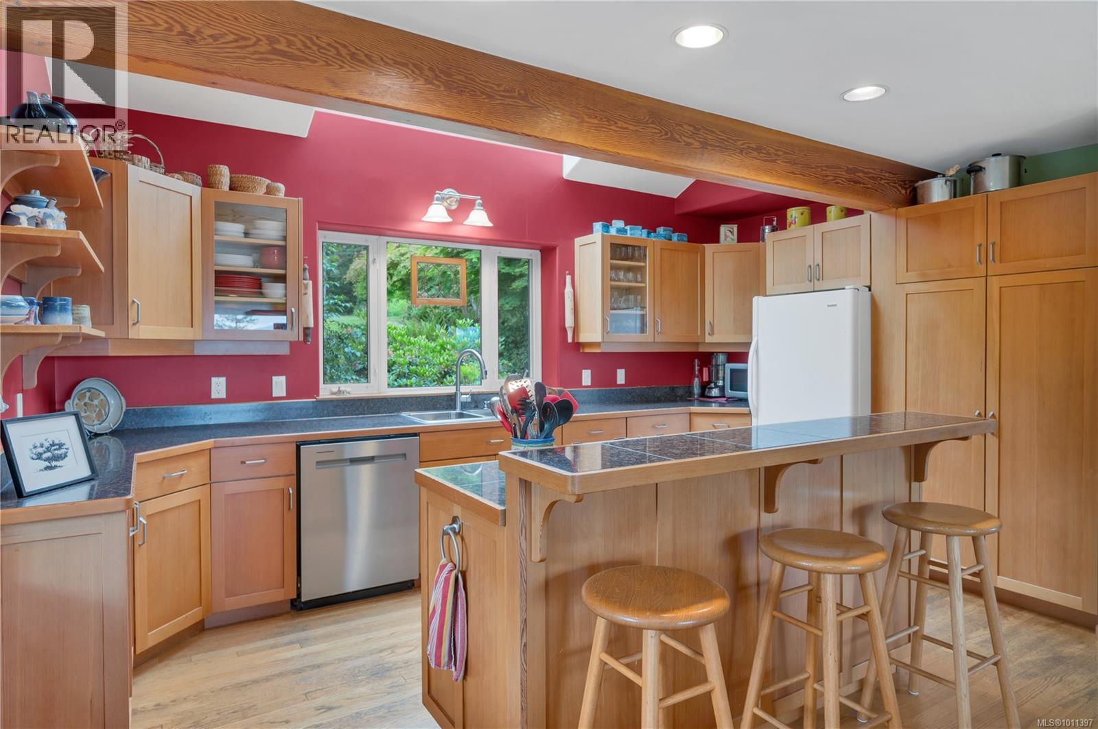 1418 Schooner Rd, Quadra Island