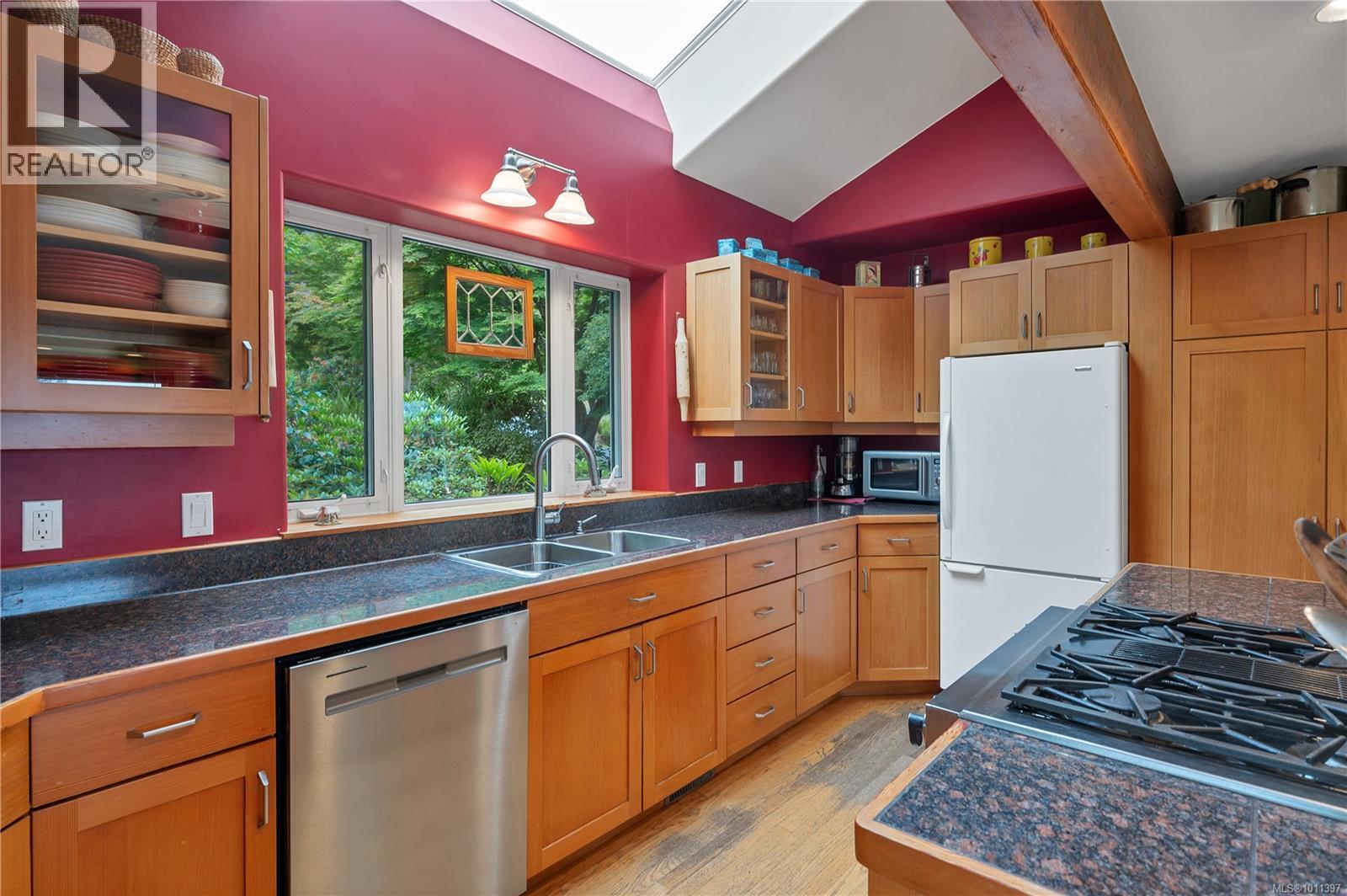1418 Schooner Rd, Quadra Island
