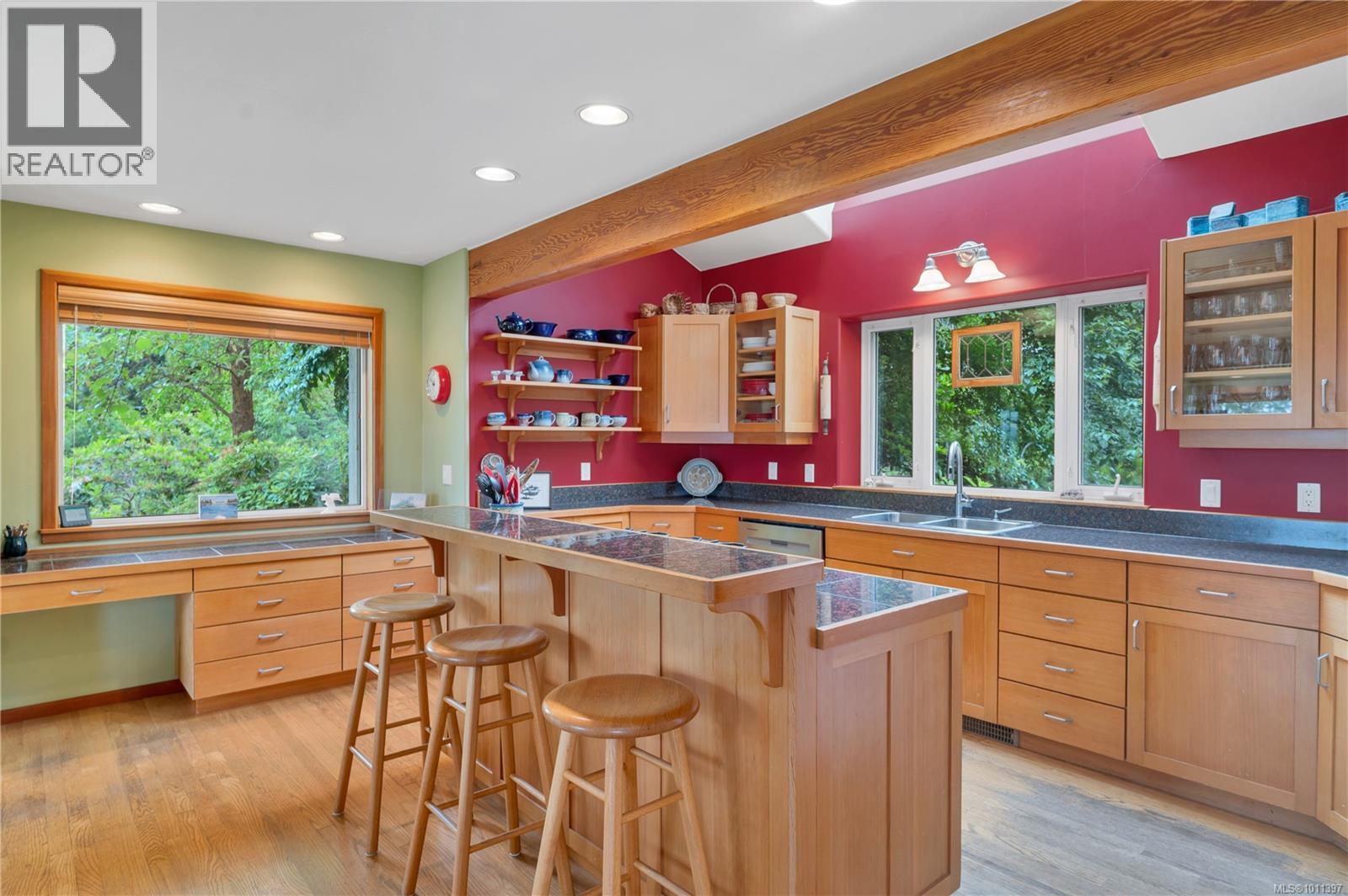 1418 Schooner Rd, Quadra Island