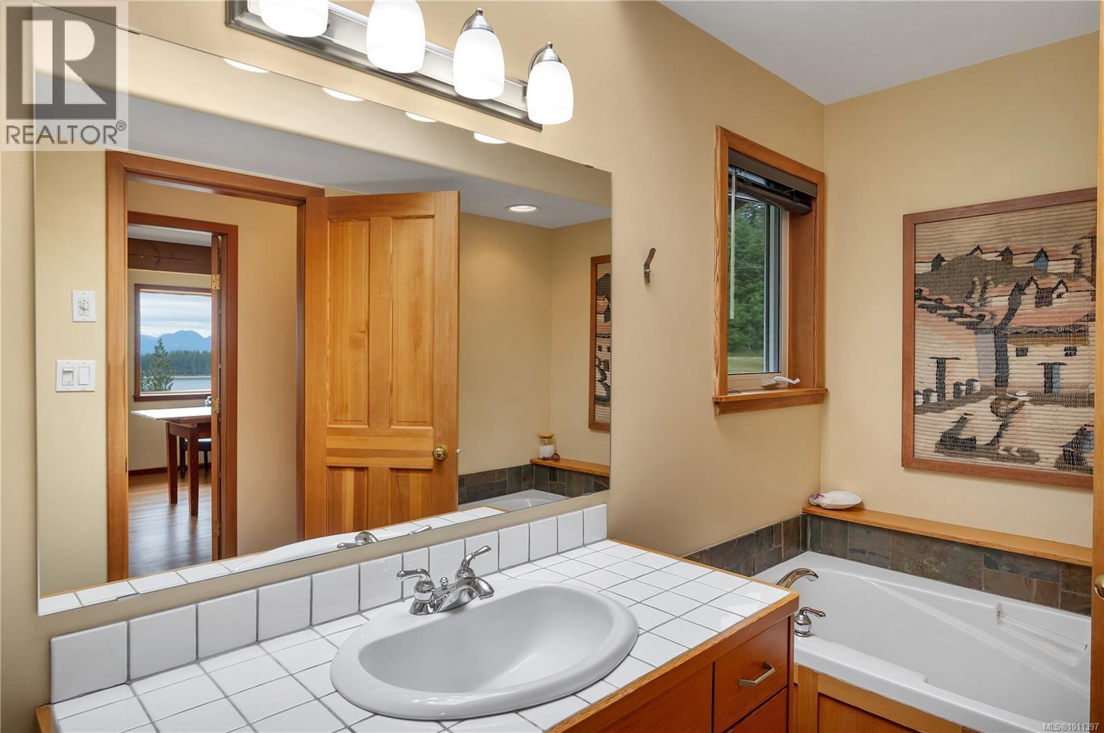 1418 Schooner Rd, Quadra Island