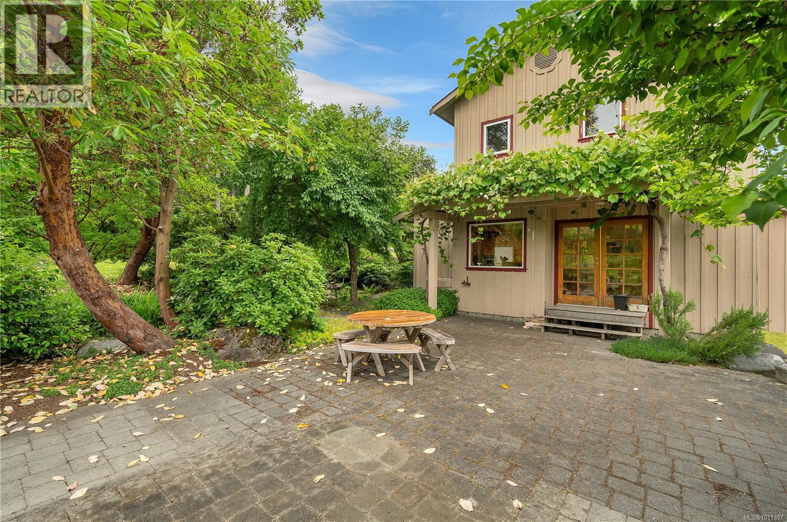 1418 Schooner Rd, Quadra Island