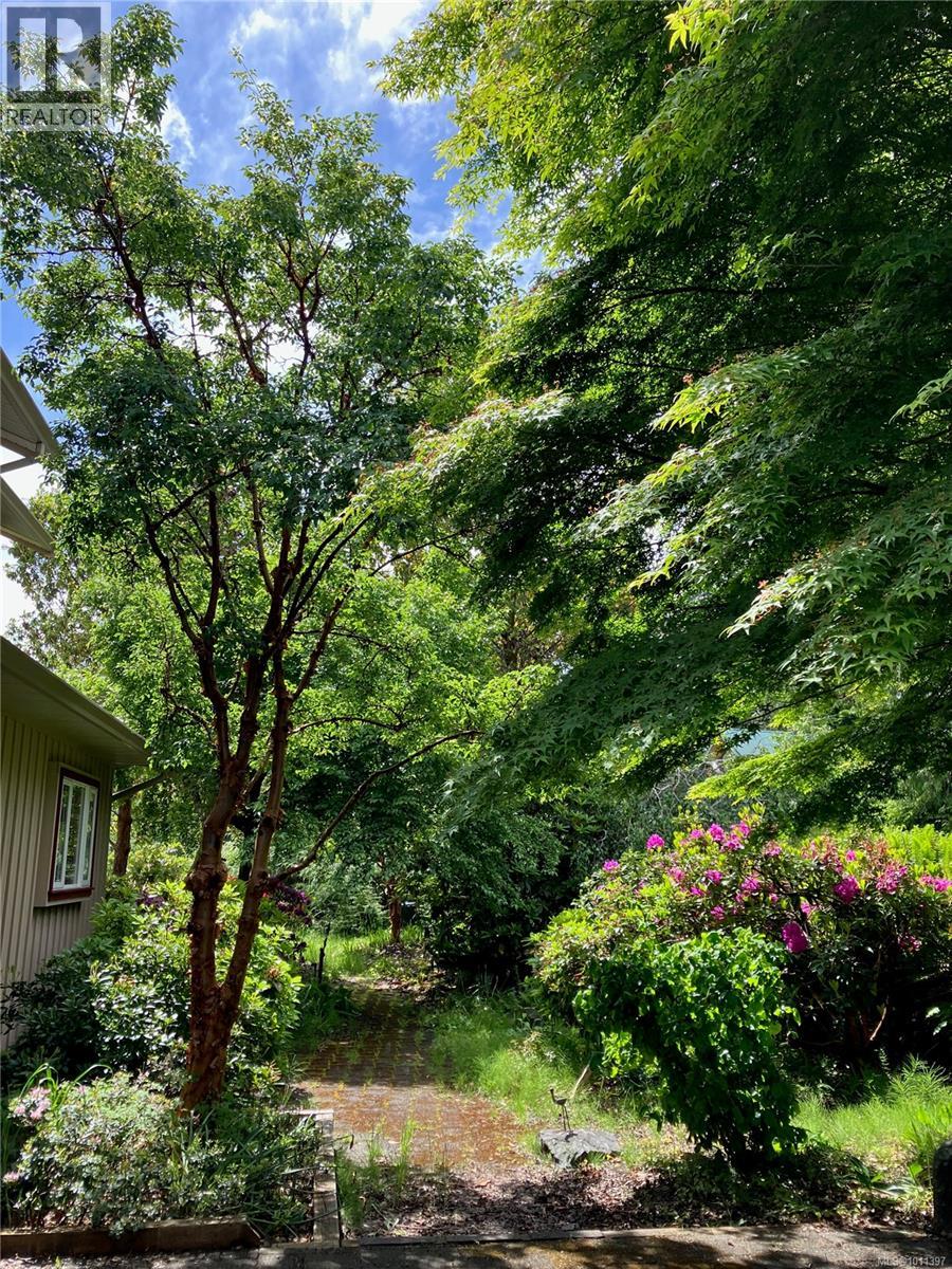 1418 Schooner Rd, Quadra Island