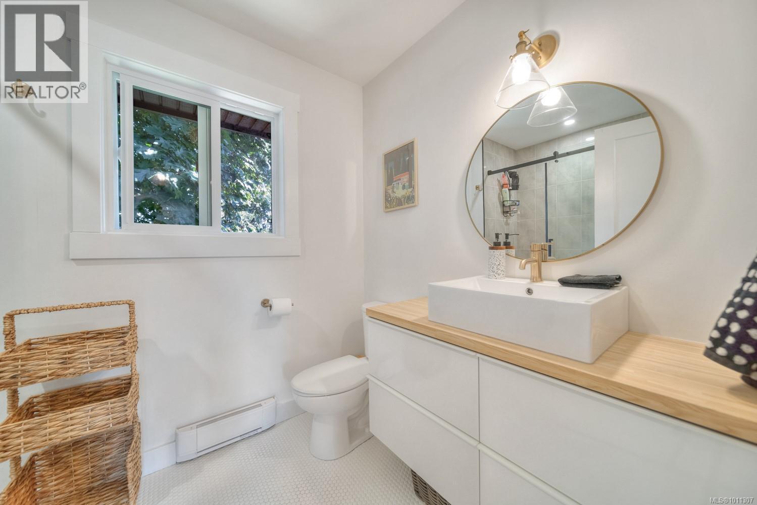 Photo 1 of 191 Summit Dr, Nanaimo BC