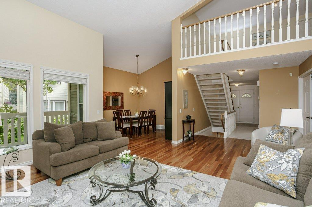 Photo 4 of 1027 109 St Nw, Edmonton AB