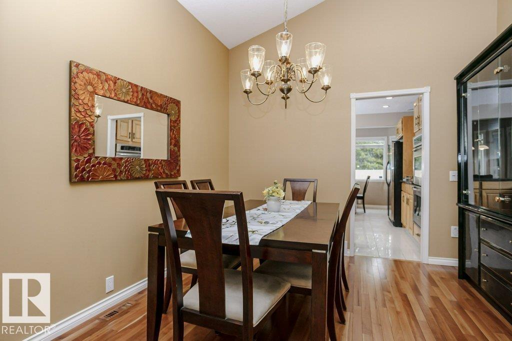 Photo 13 of 1027 109 St Nw, Edmonton AB