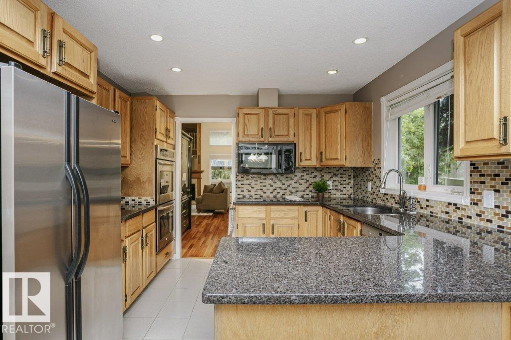 Photo 12 of 1027 109 St Nw, Edmonton AB