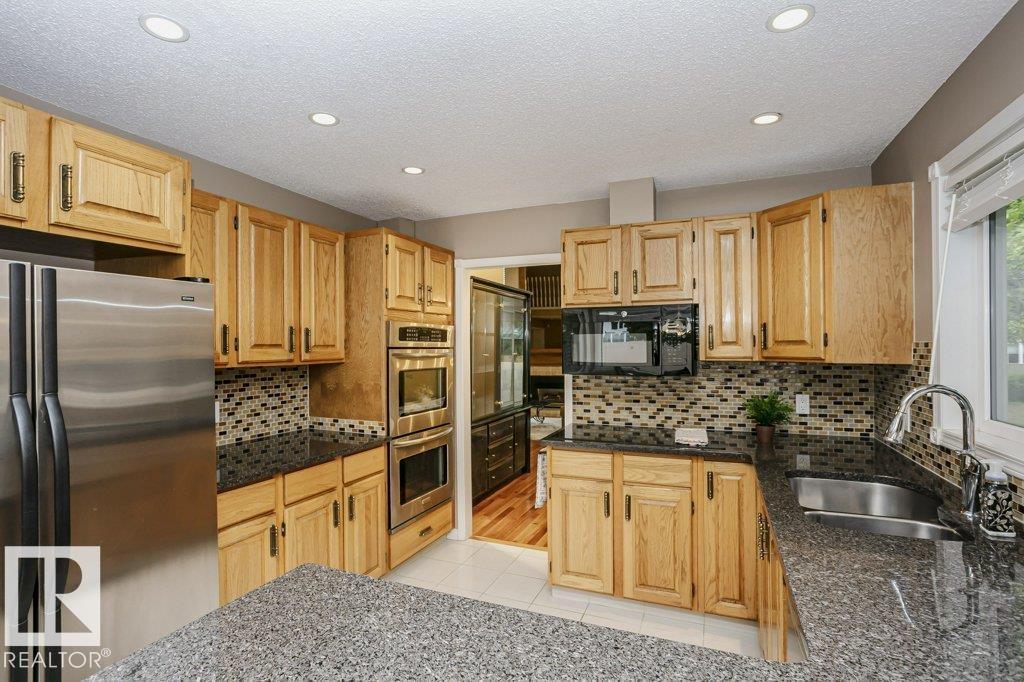 Photo 38 of 1027 109 St Nw, Edmonton AB