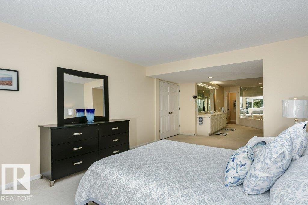 Photo 49 of 1027 109 St Nw, Edmonton AB