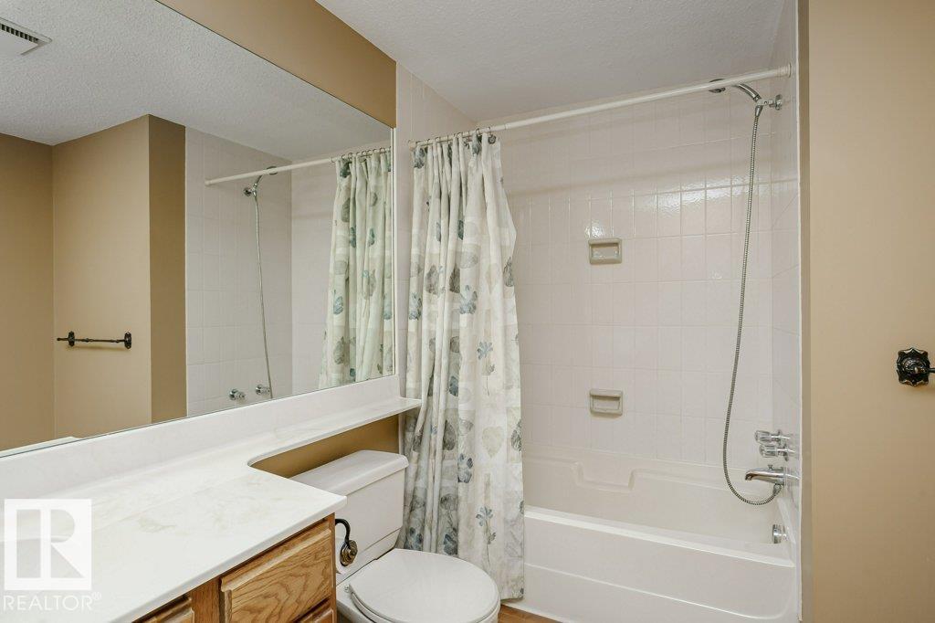 Photo 5 of 1027 109 St Nw, Edmonton AB