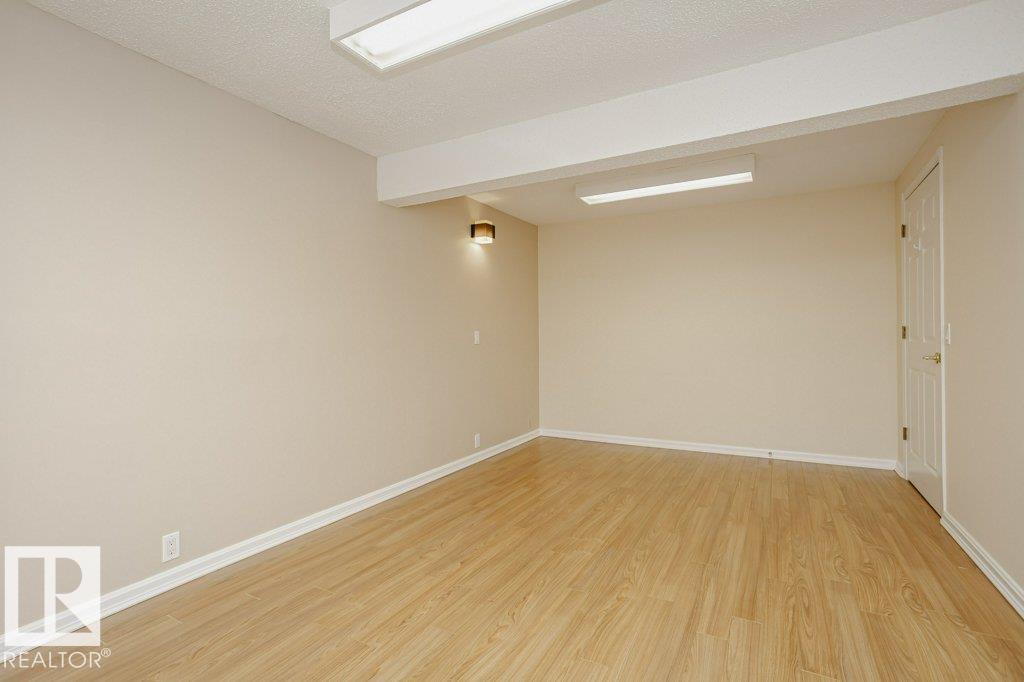 Photo 15 of 1027 109 St Nw, Edmonton AB