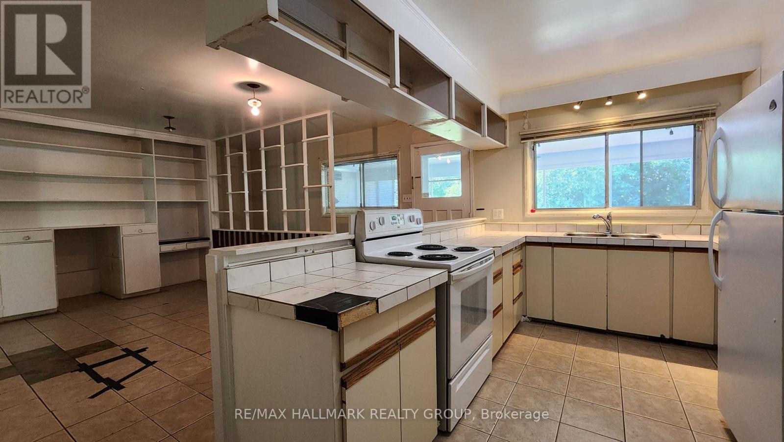 Photo 19 of 447 Roger Road, Ottawa ON